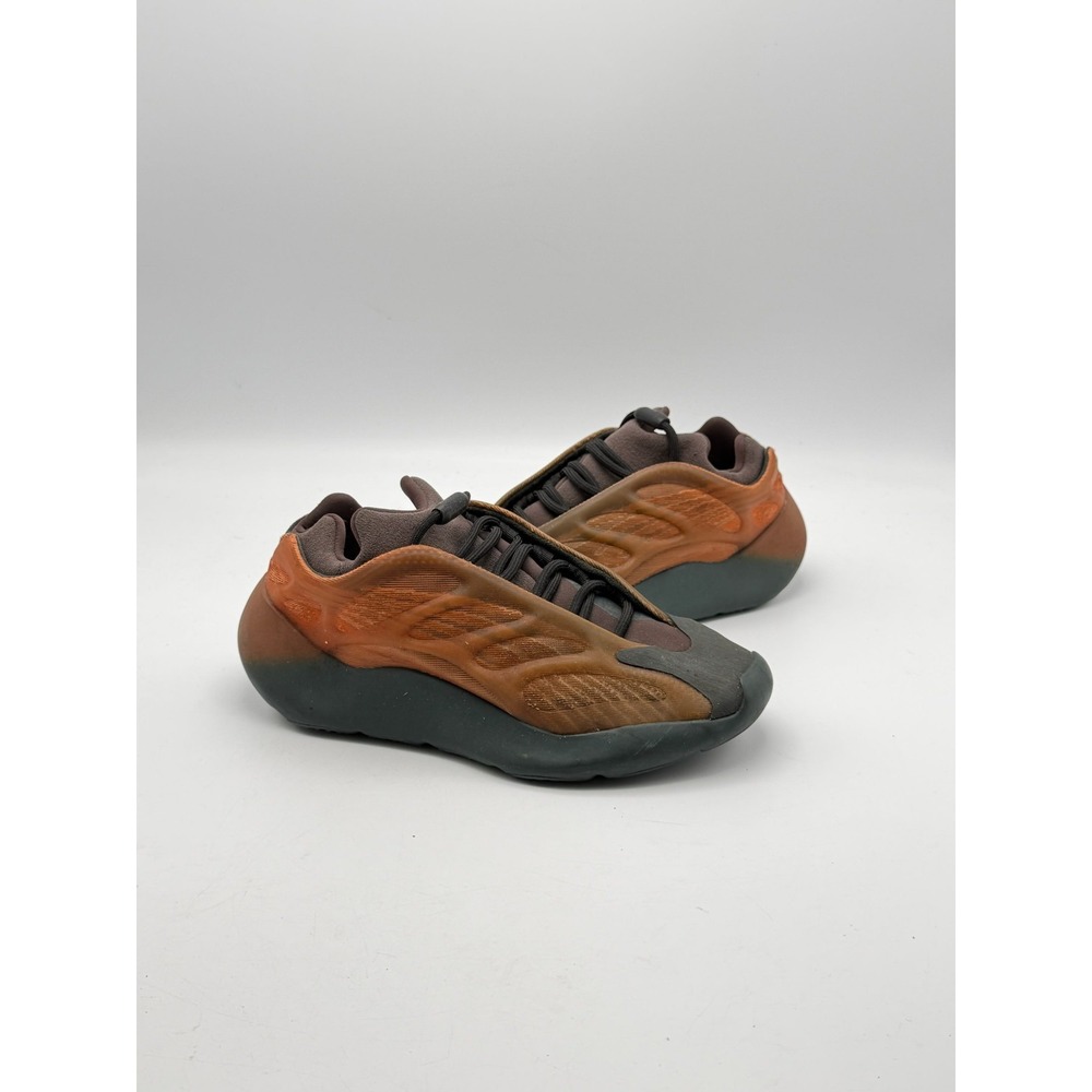 adidas Yeezy 700 V3 Copper Fade GY4109 Mens Size 6.5 No Box